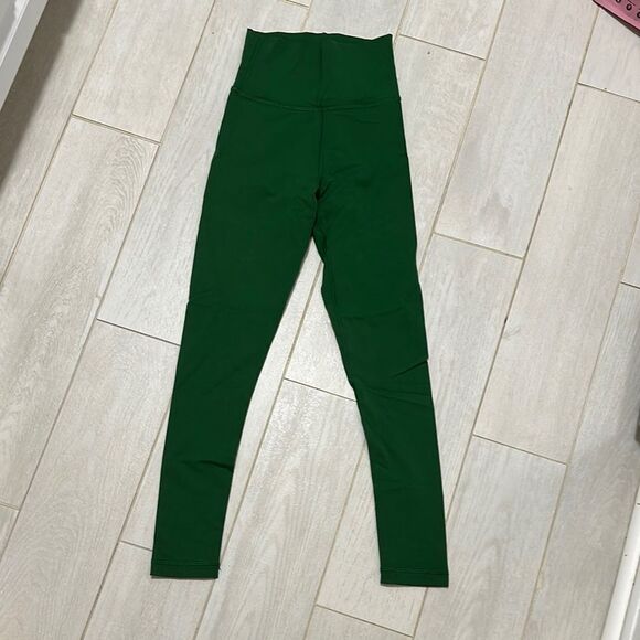 New Aritzia XS Green Leggings - Picture 1 of 5